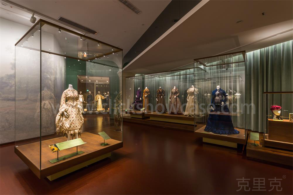 2016克里克-中國絲綢博物館展柜案例實(shí)拍圖1 2016克里克-中國絲綢博物館展柜案例實(shí)拍圖1