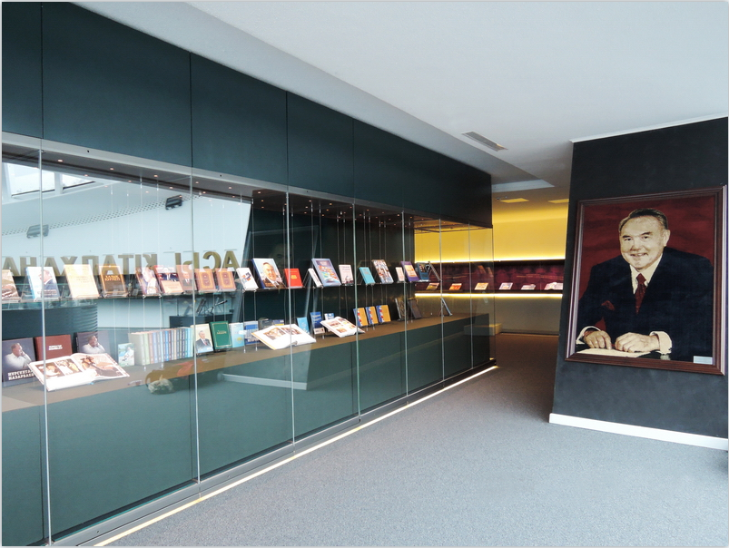 哈薩克斯坦總統圖書(shū)館展柜樣式